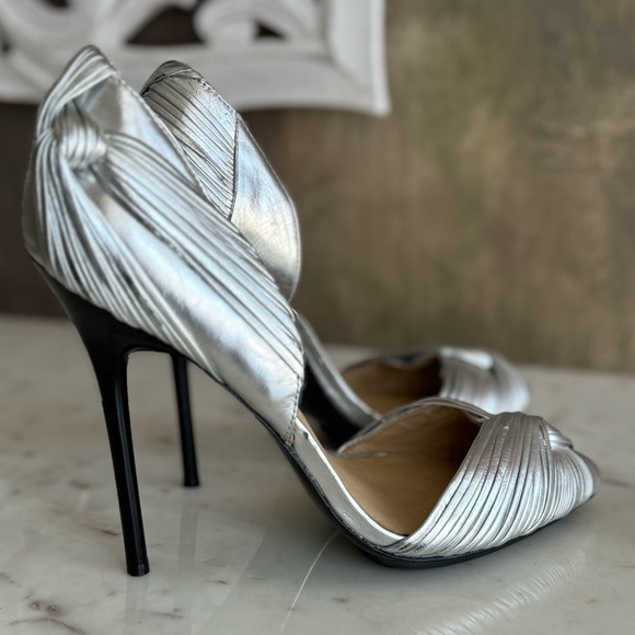 Silver distressed heels by L.A.M.B. Vintage unique pumps - Picture 3 of 16